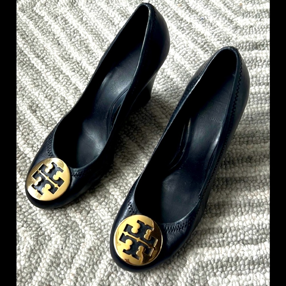 Tory Burch Sophie wedge Sz 7. Seen on Sydney Sweeney. Good condition. Size 7